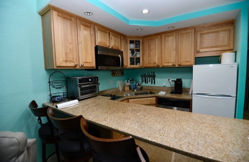 Hatteras Condominio | Charming 1-bedroom condo sleeps 6 in Hatteras with WiFi, AC, Pool ,walk to Beach