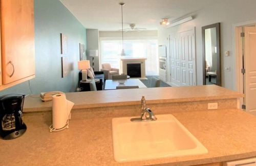 Seaside Condominio | Charming 1-bedroom condo in amazing Seaside with fitness room, AC