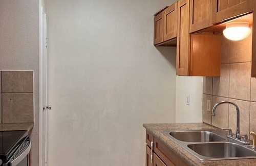 North Burnet Condominio | Charming 1-bedroom condo in Domain area Austin with AC, fitness room, WiFi
