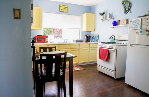 West Alameda Cabaña | Charming 1-bedroom cottage in serene Alameda with WiFi