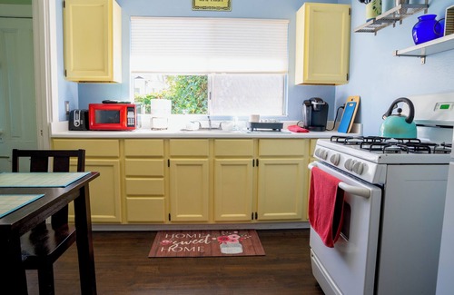 West Alameda Cabaña | Charming 1-bedroom cottage in serene Alameda with WiFi