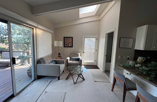 Central Malibu Cabaña | Charming 1-bedroom cottage in serene Malibu with WiFi