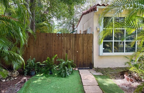 Coral Way Cabaña | Charming 1-bedroom cottage with WiFi and AC in wonderful Miami