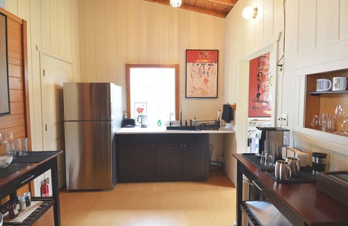 Spicewood Casa | Charming 1-bedroom gallery bungalow on 9 acres in Spicewood, new central air/ht.