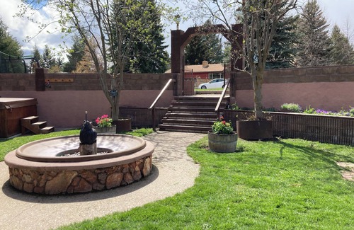 Upper Rattlesnake Casa | Charming 1-bedroom guest suite with a hot tub and close to trails.