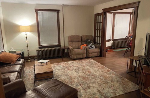 Somerville Casa | Charming 1-bedroom house in delightful Somerville with WiFi