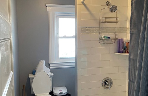 Somerville Casa | Charming 1-bedroom house in delightful Somerville with WiFi