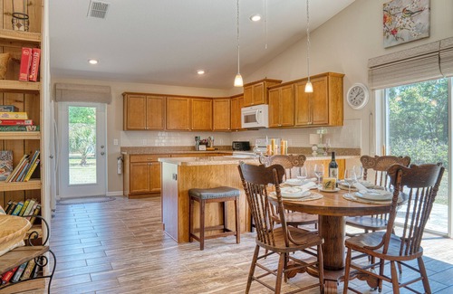 Saint Cloud Casa | Charming 1-bedroom house in pleasant St. Cloud within close distance to Parks