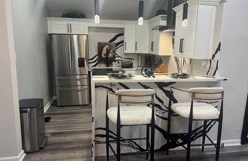 South Central Houston Casa | Charming 1-bedroom house Luxury Feel - Med Center/Midtown