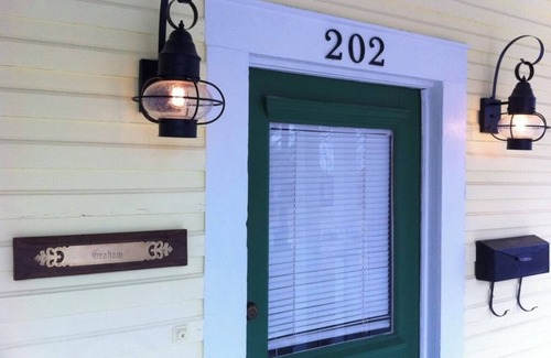Mineola Casa | Charming 1-bedroom house in Historic Mineola, short walk to town