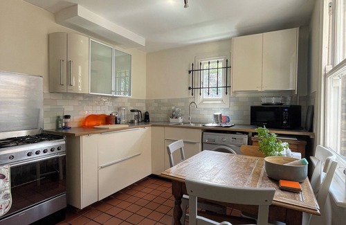 Markhouse Casa | Charming 1-bedroom house in fabulous London with WiFi
