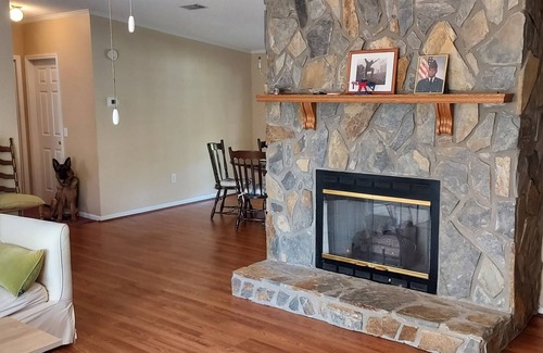 Westlake Corner Casa | Charming 1-bedroom house in lovely Moneta with WiFi, AC