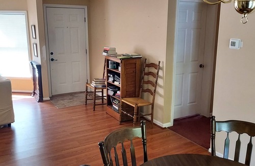 Westlake Corner Casa | Charming 1-bedroom house in lovely Moneta with WiFi, AC
