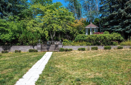 Bull Mountain Apartamento | Charming 1-bedroom in-law with SpaciousBackyard ~ Pet friendly