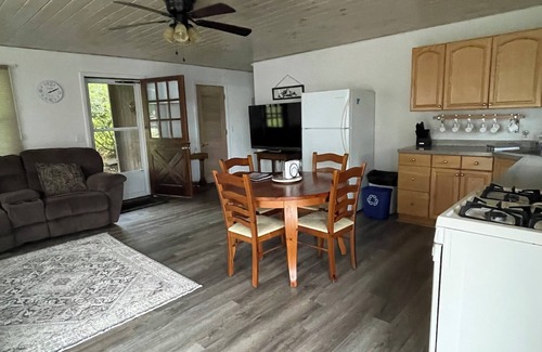 Alton Bay Cabaña | Charming 1 bedroom Lakefront Cottage