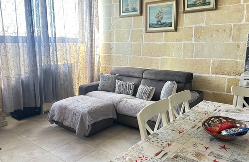 Gudja Casa | Charming 1-bedroom house with AC, WiFi in beautiful Birzebbugia