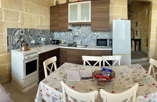 Gudja Casa | Charming 1-bedroom house with AC, WiFi in beautiful Birzebbugia