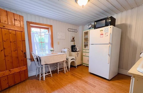 Village Green Apartamento | Charming 1 bedroom , pet-friendly