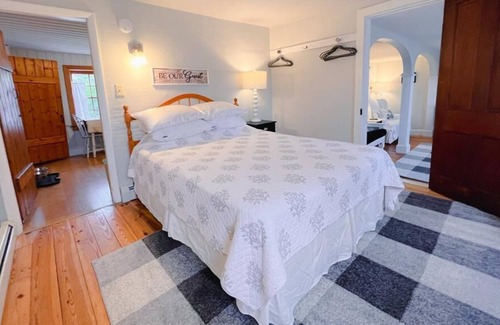 Village Green Apartamento | Charming 1 bedroom , pet-friendly