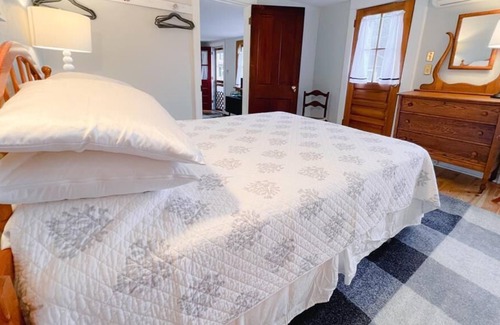 Village Green Apartamento | Charming 1 bedroom , pet-friendly