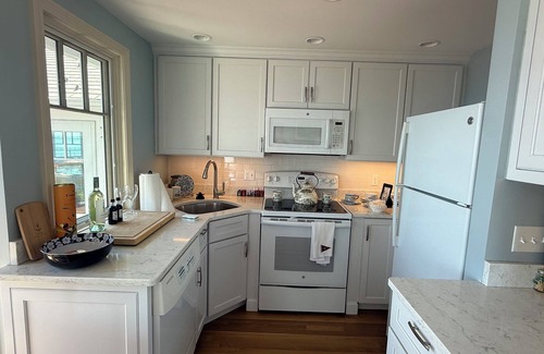 Prides Crossing Cabaña | Charming 1-bedroom seaside cottage in enchanting Marblehead with WiFi, AC