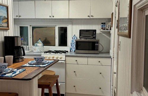 La Playa Cabaña | Charming 1-bedroom Surf Cottage in beautiful San Diego La Playa with WiFi
