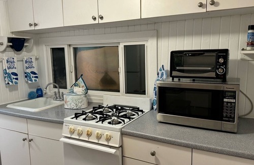 La Playa Cabaña | Charming 1-bedroom Surf Cottage in beautiful San Diego La Playa with WiFi