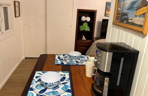 La Playa Cabaña | Charming 1-bedroom Surf Cottage in beautiful San Diego La Playa with WiFi