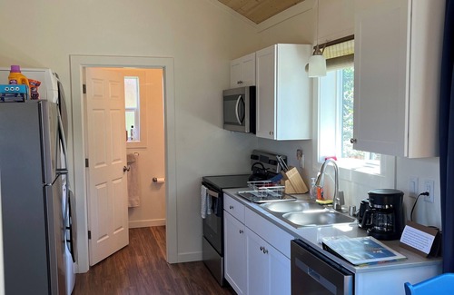 Kenton Casa | Charming 1-bedroom tiny house in Portland with WiFi, AC