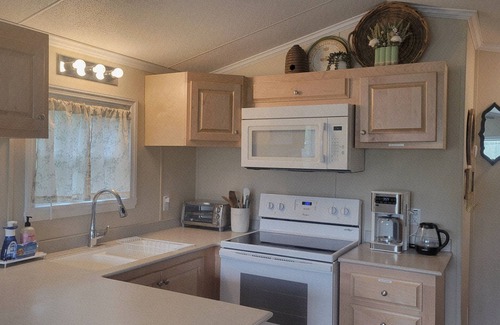 Jasper Cabaña | Charming 1-bedroom tiny house 5 minutes from Spirit of the Suwannee Music park