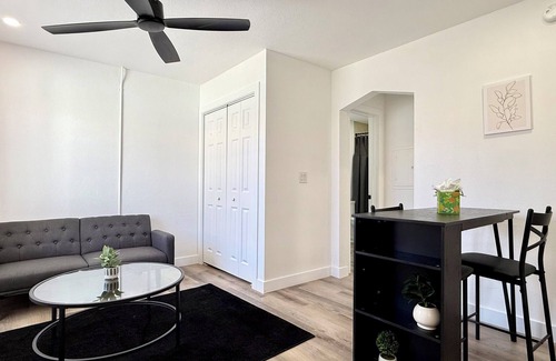 F. Q. Story Casa | Charming 1-bedroom townhome in enchanting Phoenix with AC