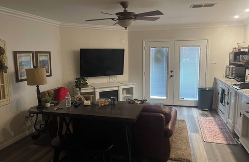 Bakersfield Apartamento | Charming 1-bedroom apartment in lovely Bakersfield with AC, WiFi
