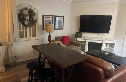 Bakersfield Apartamento | Charming 1-bedroom apartment in lovely Bakersfield with AC, WiFi