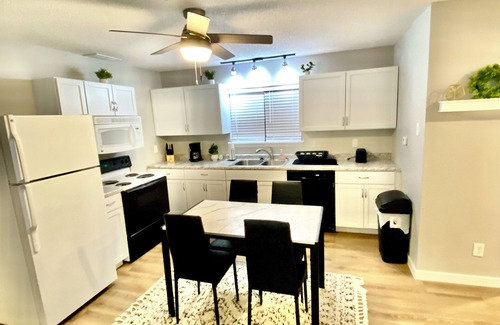 Cedar Rapids - Iowa City Apartamento | Charming 1-bedroom apartment with WiFi, AC in brilliant Cedar Rapids