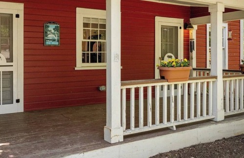 Hillsborough Cabaña | Charming 1-bedroom cottageHillsborough Historic District walk to downtown