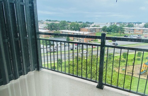 College Park Apartamento | Charming 1-bedroom apartment in pleasant Hyattsville. Just steps to the Mall