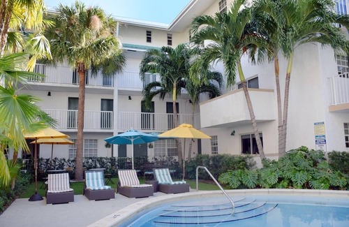 Key Biscayne Casa | Charming 1-bedroom in Key Biscayne with Pool close to the Beach -