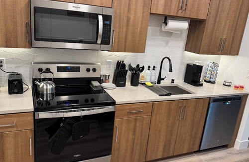 Hollywood Apartamento | Charming 1-bedroom apartment in fabulous Los Angeles with AC, fitness room
