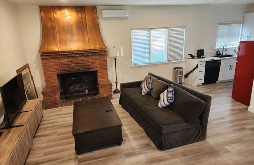 West Covina Casa | Charming 1-bedroom Pool House with kitchen, living room in wonderful West Covina