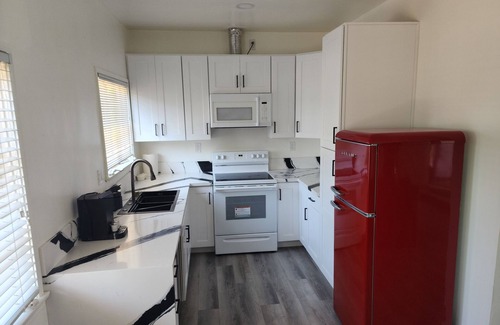 West Covina Casa | Charming 1-bedroom Pool House with kitchen, living room in wonderful West Covina
