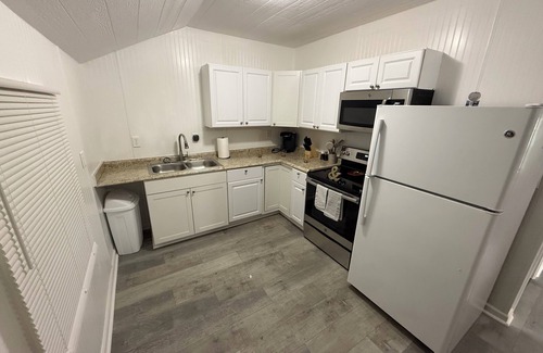 Winston - Salem Casa | Charming 1-bedroom house with AC, WiFi in delightful Winston Salem.
