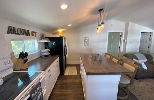 Gilbert Cabaña | Charming 1-BR cottage in Gilbert with AC, lake front/dock access, fitness room