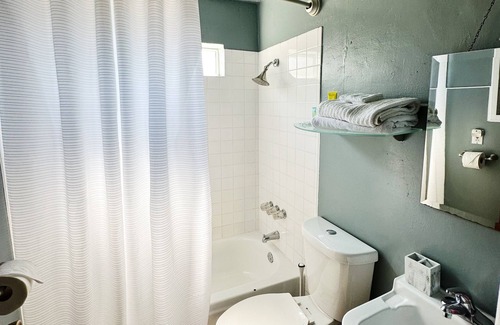 El Cerrito Casa | ✨ Charming 1-BR Home ✨ Sleeps 4 🛏️ in ♥️ of El Cerrito Minutes from Dining 🍽️