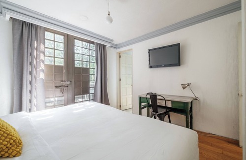 La Condesa Hotel | Charming 1-BR + Balcony, WiFi & TV; in wonderful Condesa, Mexico City