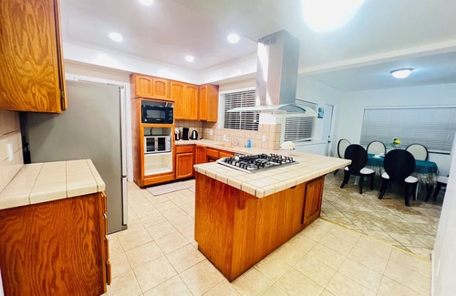 Lamanda Park Casa | Charming 1-master room house in welcoming San Gabriel with AC, WiFi
