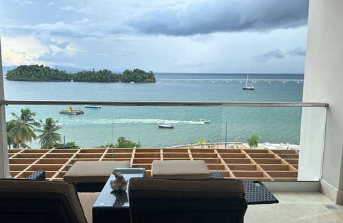 Barrio La Fortaleza Vieja Apartamento | Charming 1-Suite apartment in gorgeous Samaná Bay with AC, WiFi, Infinity Pool