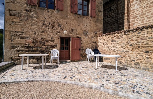 Saint-Vert Cabaña | Gîte rural para 10 en el corazón de Livradois, cercano a ríos y bosque