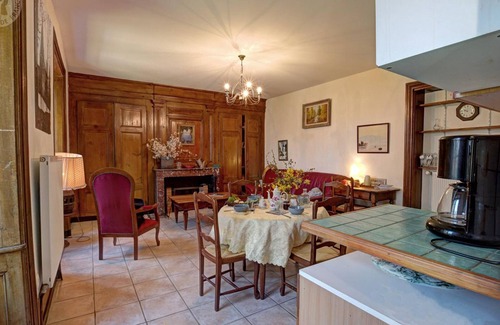 Marlhes Cabaña | Casa histórica con chimenea, jardín privado y cerca de senderos – Ideal para escapadas rurales