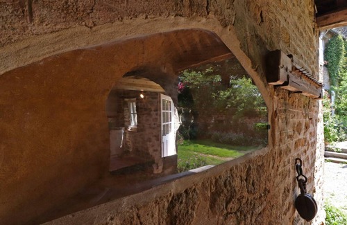 La Carneille Cabaña | Casa encantadora del siglo XV con jardín y estanque, ideal para parejas