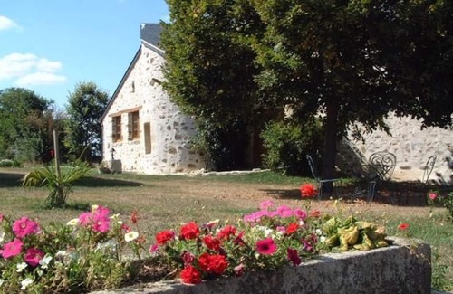 Souvigne-sur-Sarthe Cabaña | Antigua Capilla Renovada con Jardín, Cerca del Río Sarthe y Actividades para Familias
